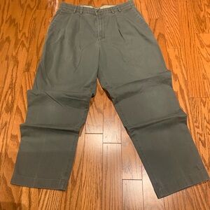 Dockers Men's Khaki Green Chinos